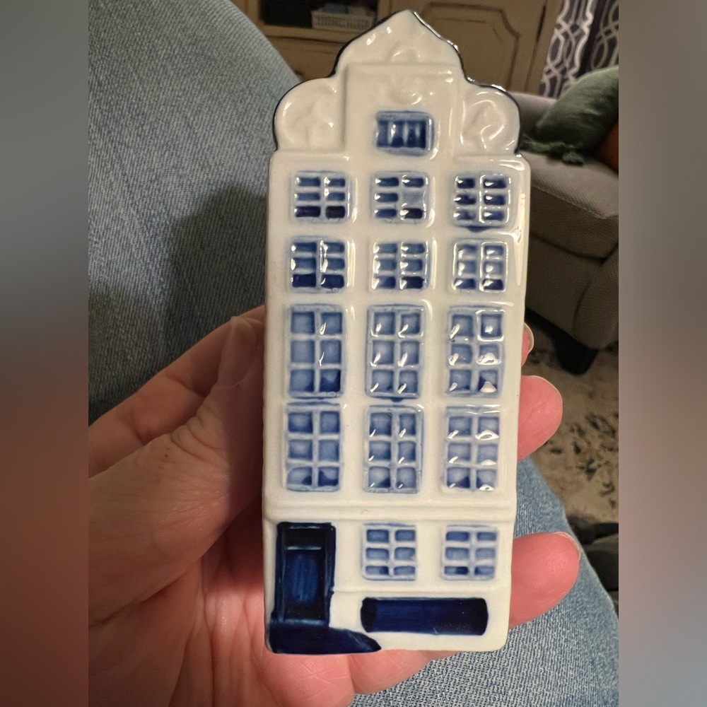 Delft blue handpainted Delftsblauw Dutch house ceramic salt shaker